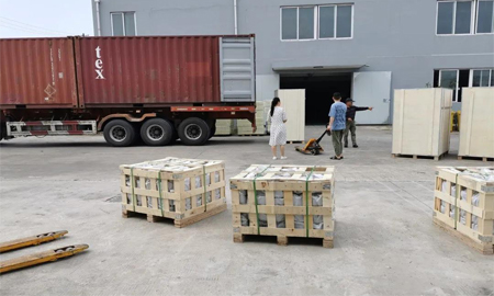 宥宇电热-出口产品赶制订单货柜装车发货